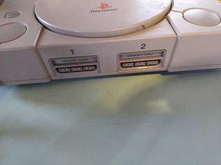 PlayStation 1 con 2 controller