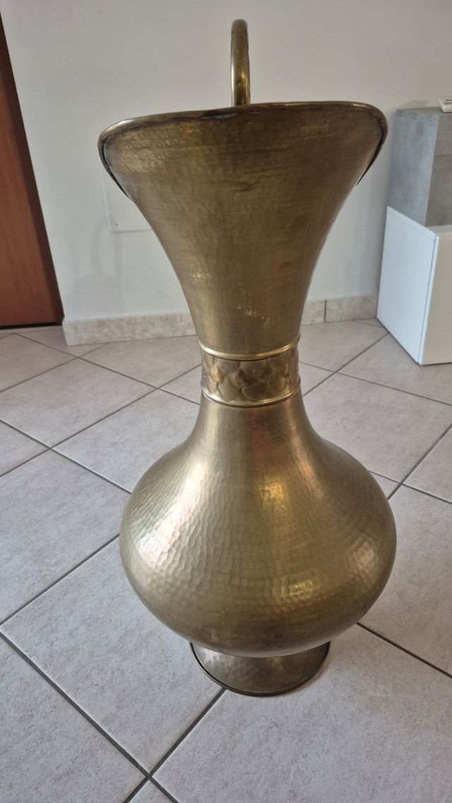 Anfora in rame dorato