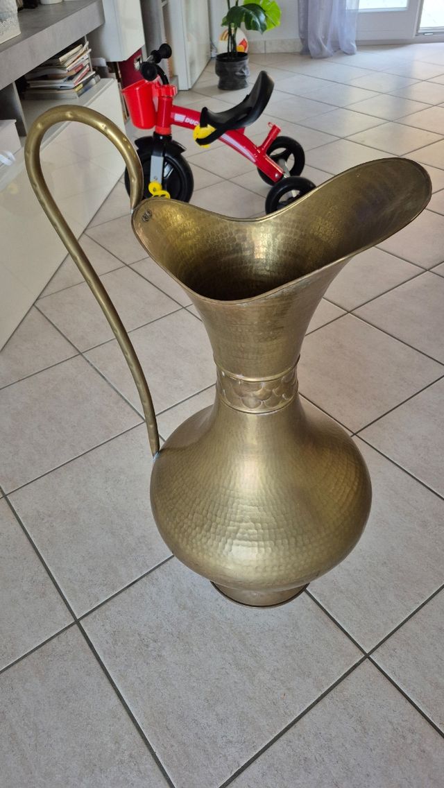 Anfora in rame dorato