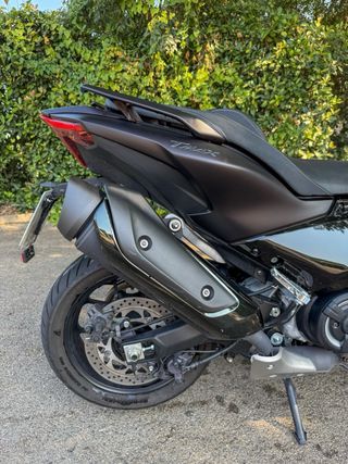 Yamaha TMAX Tech 2024 - Dark Magma
