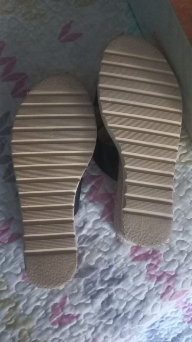 Sandalias cuña negras