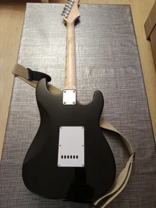 Cambio/Vendo Guitarra eléctrica zurda Daytona