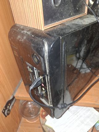 Ordenador sobremesa negro