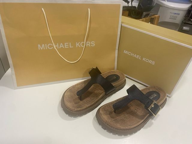 Sandalias Michael Kors negras de piel