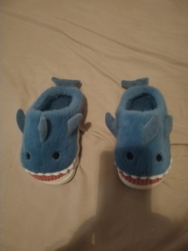 Pantuflas tiburón niño talla 31