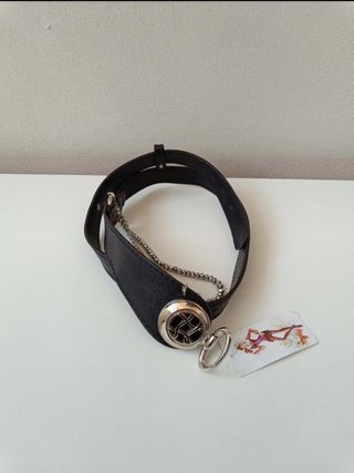 Cintura in pelle nera con catena