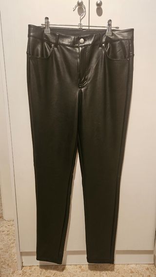 Pantalones imitación cuero negro