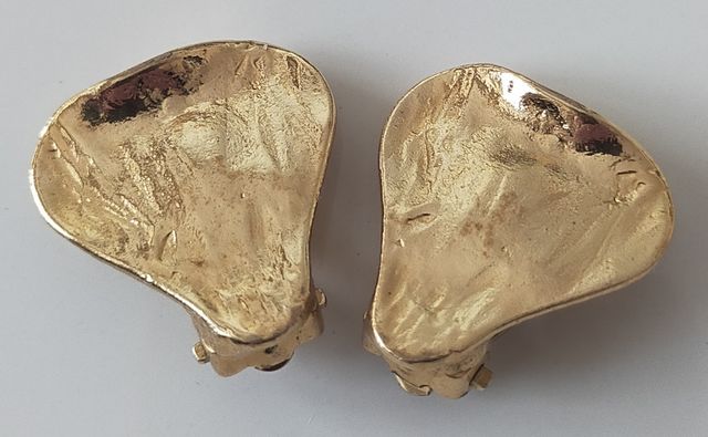 Pendientes Yves Saint Laurent vintage
Pétalos rosa