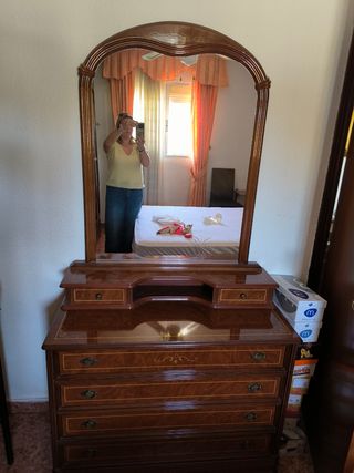 Dormitorio clásico madera