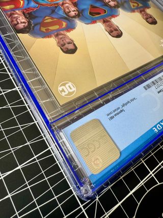 S Comic gradeado Superman #18 - CGC 9.8 - POP 12