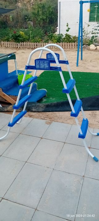 escalera de piscina