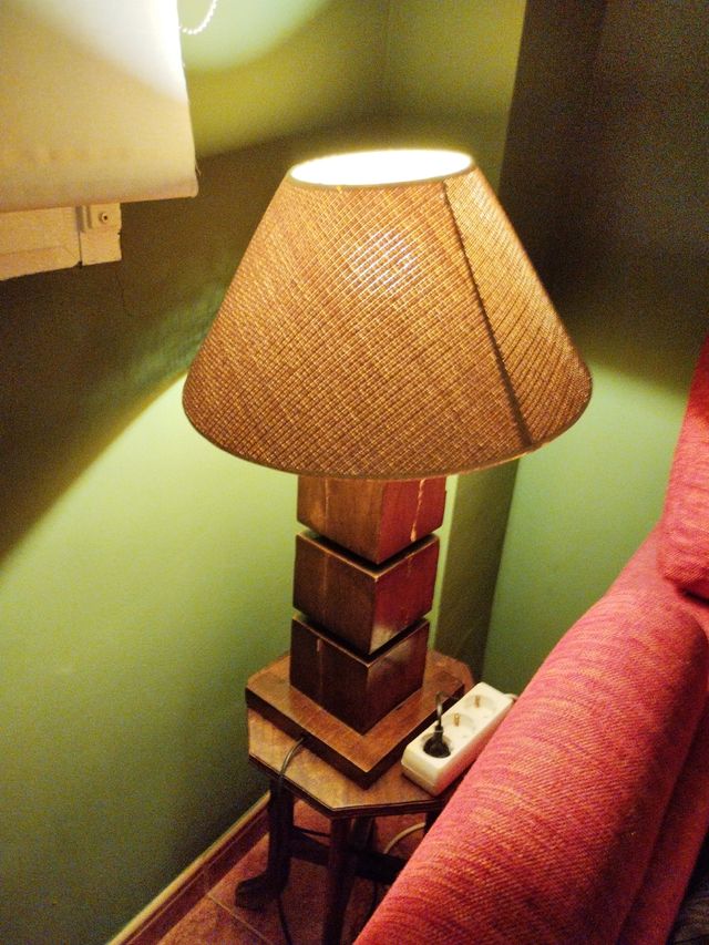 Lámpara mesa rústica - Madera y mimbre