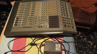 Mesa mezclas TEAC TASCAM M-1508 Impecable Estado