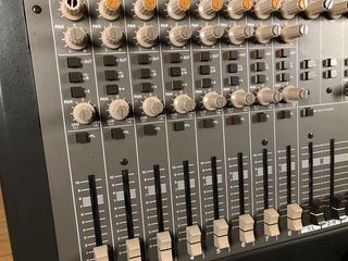 Mesa mezclas TEAC TASCAM M-1508 Impecable Estado