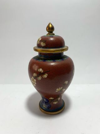 Vaso cinese in bronzo cloisonné rosso con fiori 
