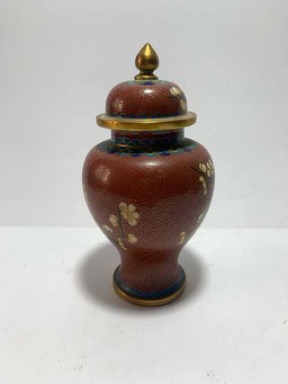 Vaso cinese in bronzo cloisonné rosso con fiori 