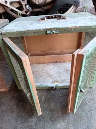 Jaula artesanal para pájaros