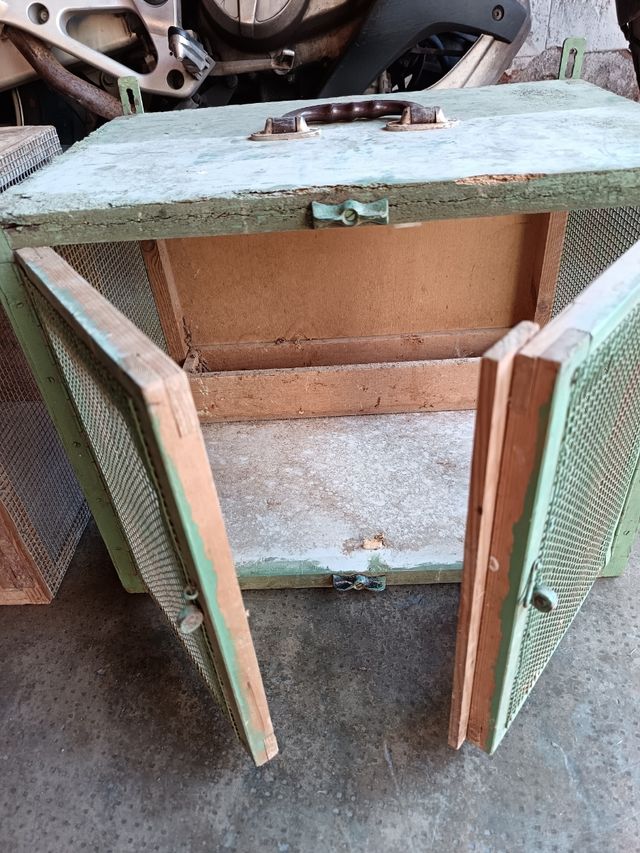 Jaula artesanal para pájaros