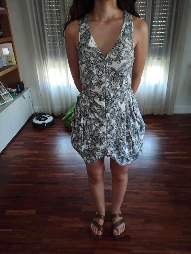 Vestido corto blanco y negro