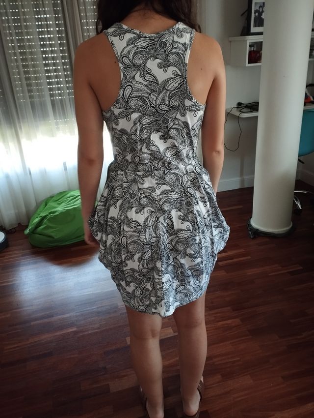 Vestido corto blanco y negro