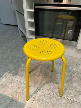 Taburete amarillo metal