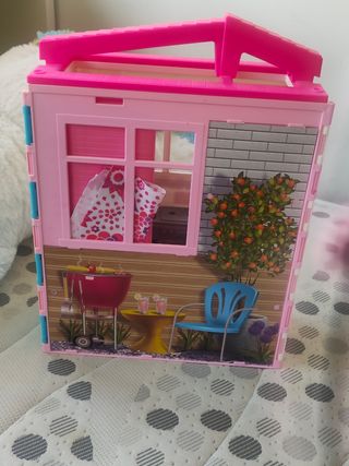 Casa, armario y coche de Barbie