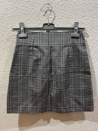 Falda cuadros gris y negra