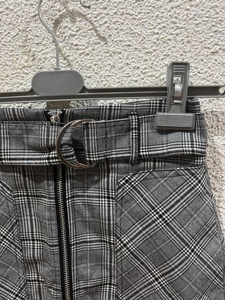 Falda cuadros gris y negra