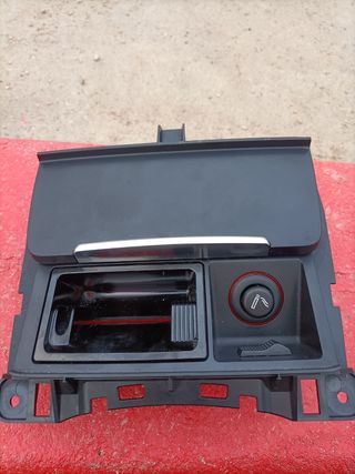 Cenicero Audi A4