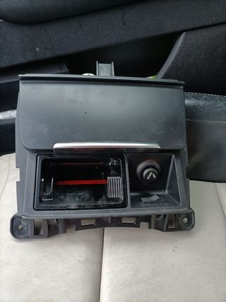 Cenicero Audi A4