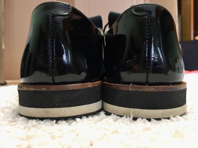 Mocasines charol negros con flecos