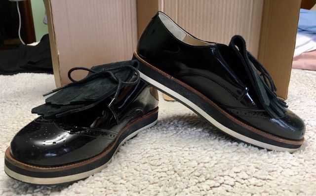 Mocasines charol negros con flecos