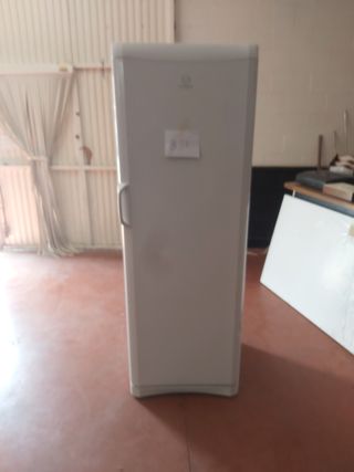 Nevera Indesit-A Glass