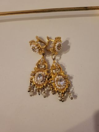 Aderezo fallera dorado con perlas