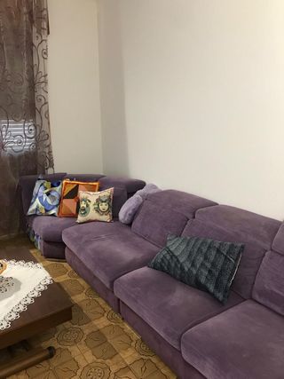 Divano angolare viola in velluto