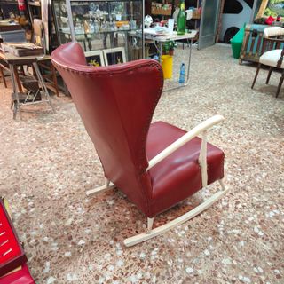 Mecedora vintage roja y blanca