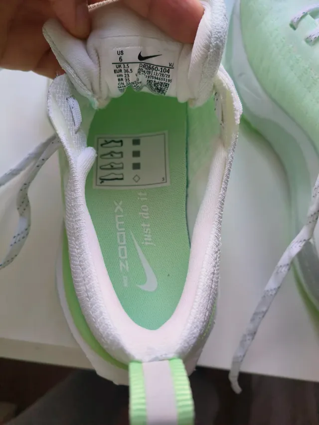 Zapatillas Nike ZoomX Invincible - Verde fosforito