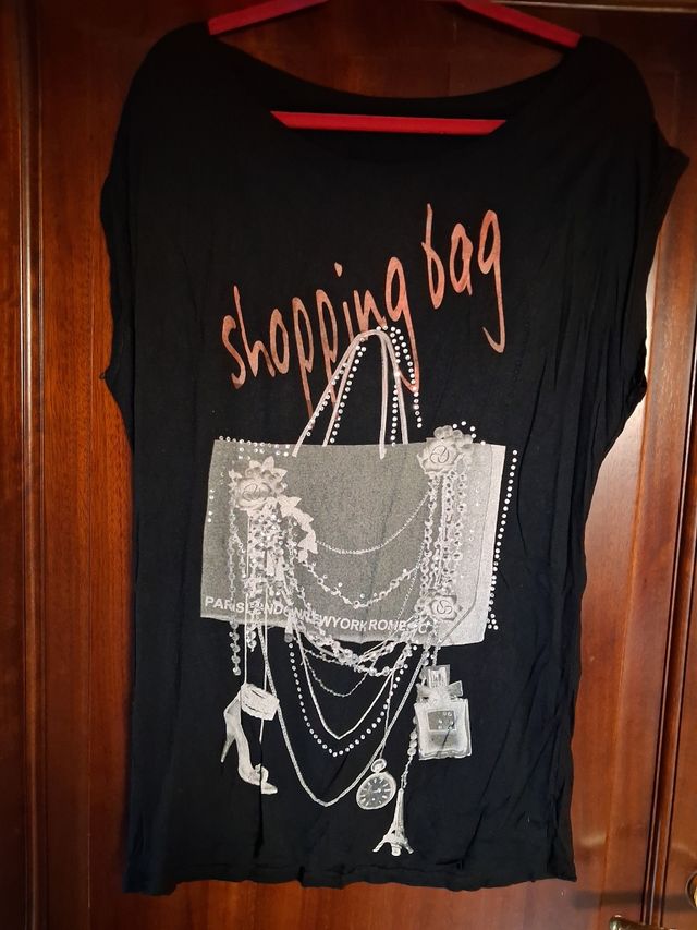 Maglia nera con disegno shopping bag 