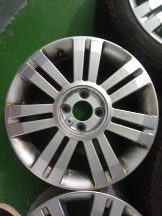 Llantas Renault 15" - 4 unidades dos con cubierta,