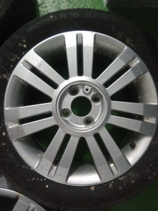 Llantas Renault 15" - 4 unidades dos con cubierta,