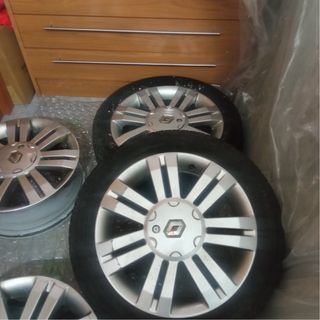 Llantas Renault 15" - 4 unidades dos con cubierta,