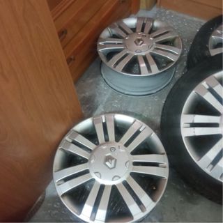 Llantas Renault 15" - 4 unidades dos con cubierta,
