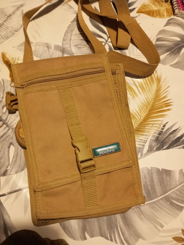 Bolsito Melva varios bolsillos