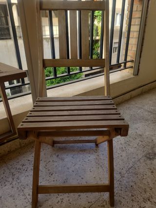 Mesa y 2 sillas plegables terraza