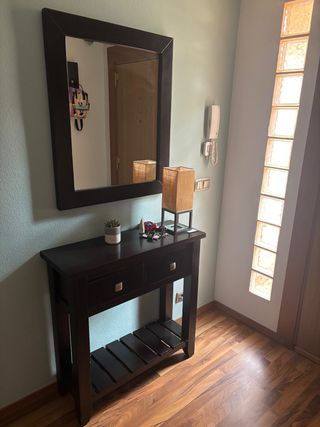 Mueble recibidor madera marrón