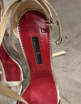 Sandalias Carolina Herrera doradas 38