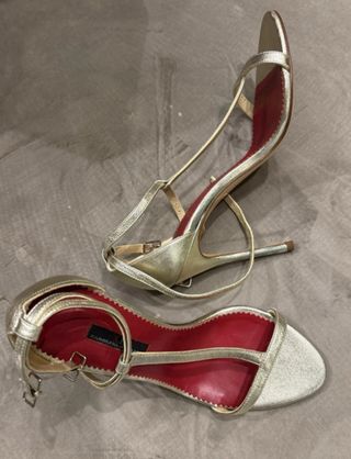 Sandalias Carolina Herrera doradas 38