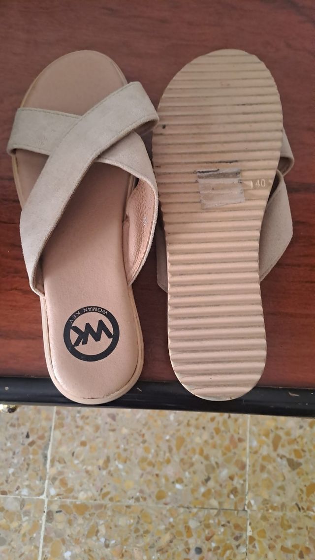Chanclas YOMAI beige talla 40