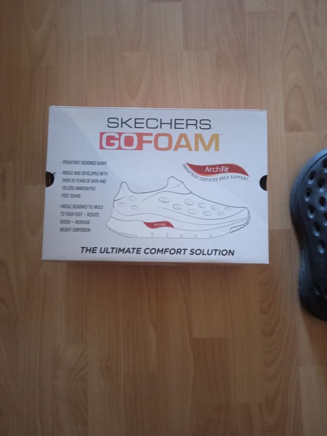 Skechers GoFoam Archfit - Sandalias negras