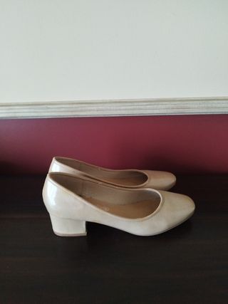 Zapatos MARIPAZ nude tacón bajo 40.
